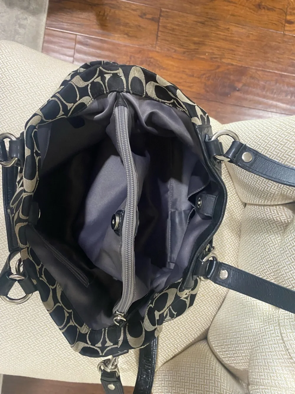 Coach Black and Cream Signature Logo Shoulder Bag with Detachable Strap - Picture 6 of 12